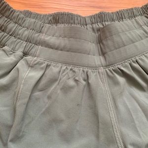 lululemon hotty hot shorts 2.5” tidewater teal